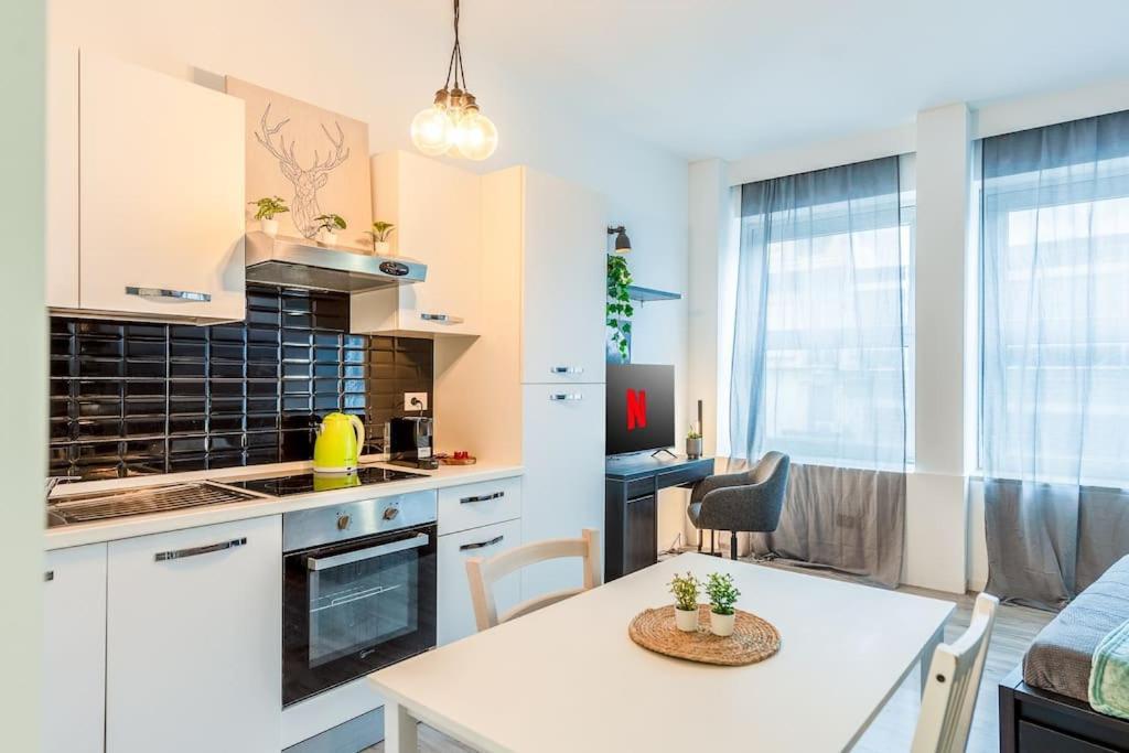 2 Minutes From Central Station-Exclusive Open Space Милано Екстериор снимка