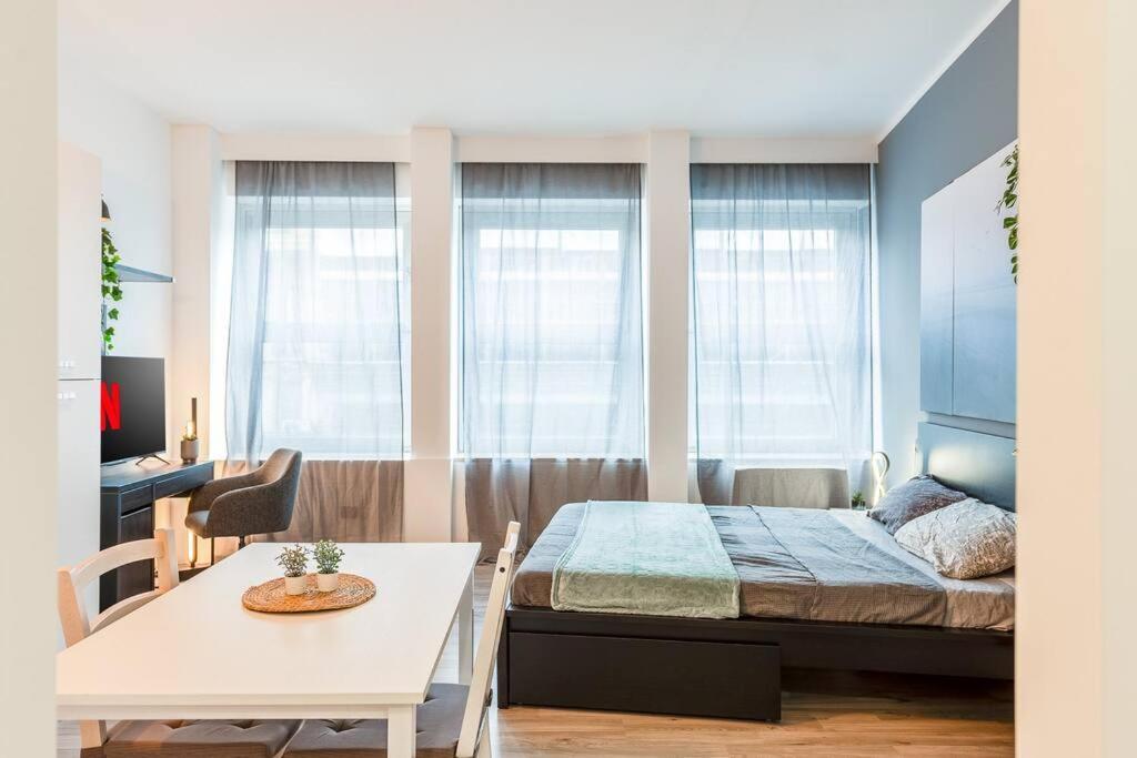 2 Minutes From Central Station-Exclusive Open Space Милано Екстериор снимка