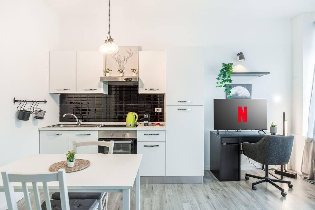2 Minutes From Central Station-Exclusive Open Space Милано Екстериор снимка